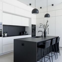 Custom Kitchen Cabinets 