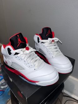Jordan 5 fire red size 5.5y Boys