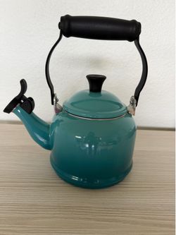 Le Creuset 1.25 Qt Enamel Tea Kettle – Riviera/Turquoise – Great Condition