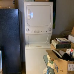 GE/Stacked Washer/Dryer