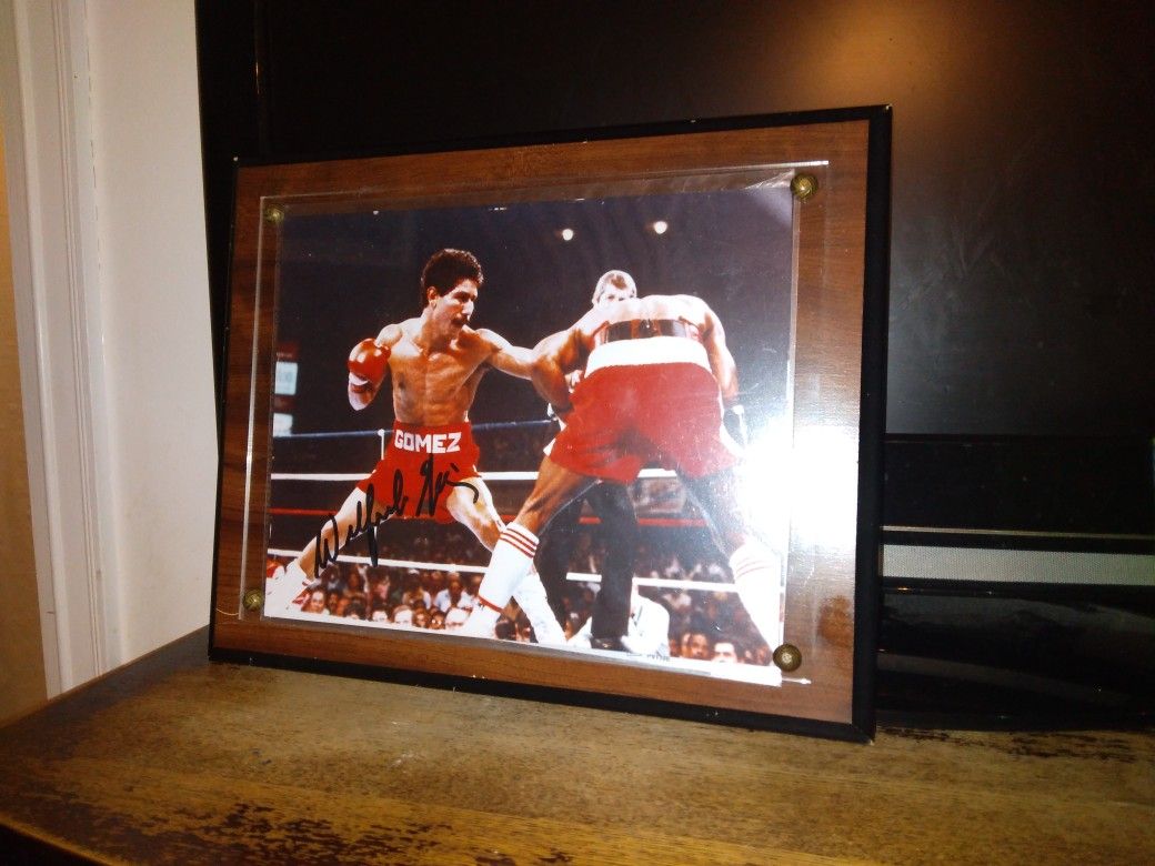 Wilfredo Gomez 8x10 Signed Pic With Boxing COA