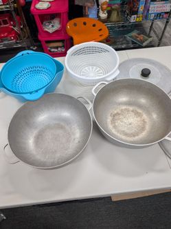 Kitchen Cookware & Colander Lot – Pots, Lids & Strainers