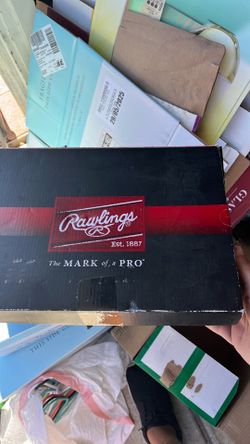 Rawlings men’s softball cleats