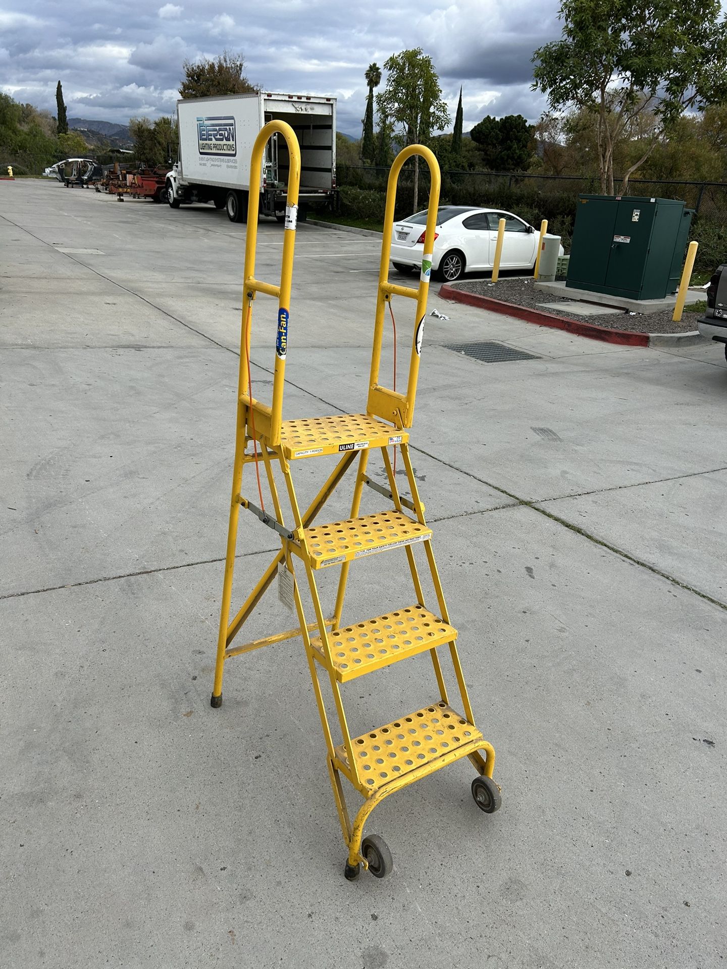 Uline 59° Four Step Rolling Ladder for Sale in Santee, CA - OfferUp
