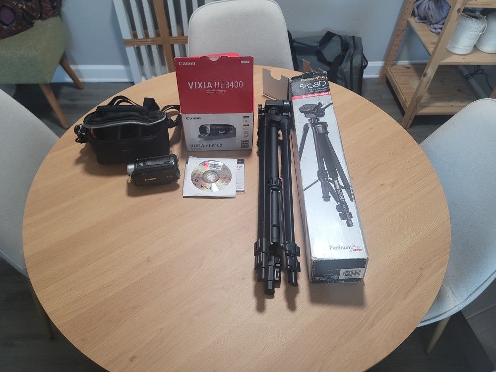 Canon Vixia HFR400 and Tripod