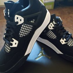 Air Jordan Retro 4 White Thunder YOUTH size 3 BRAND NEW!