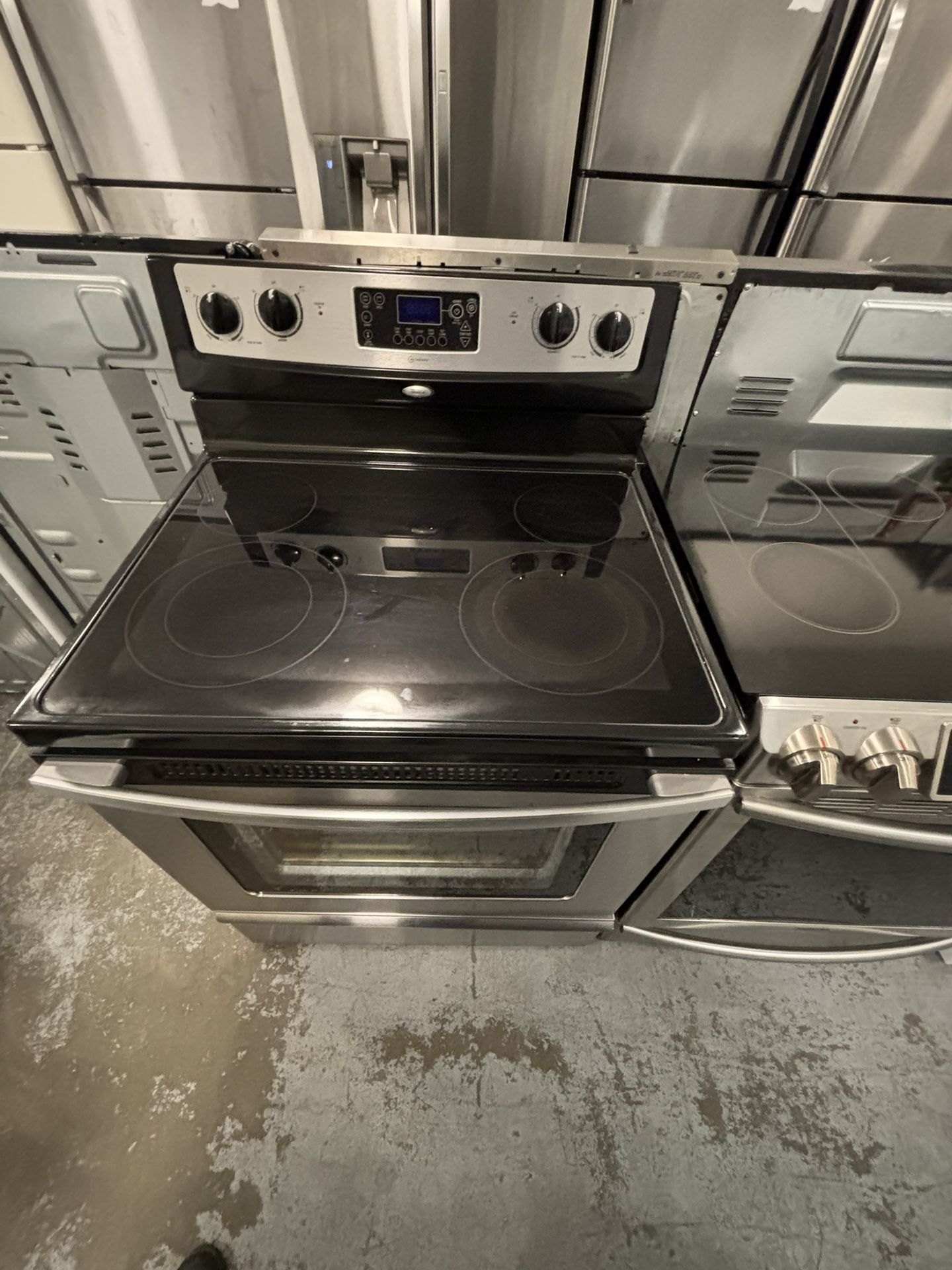 Whirlpool 30” Wide Electric Glass Top Electric Stove