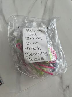 Blinds and sliding door cleaning kit