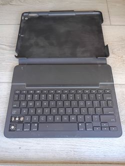 Logitech Slim Folio iPad Keyboard Case