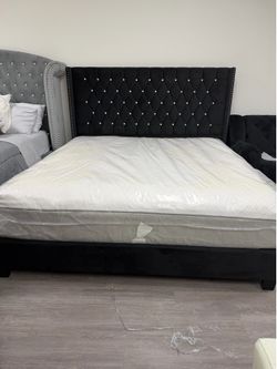 King Bed + mattress free delivery 🚚