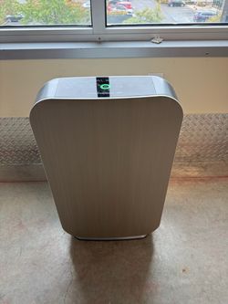 Powerful Alen BreatheSmart 45i air purifier has a brushed wood-grain front panel and a white housing. This unit features a digital control panel with