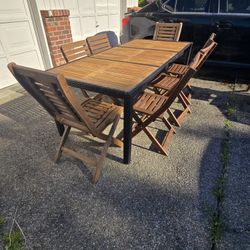 Outdoor Table And 7 Folding Chairs 