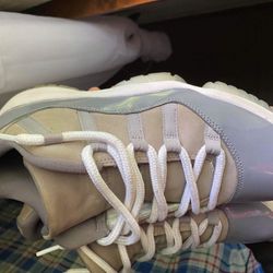 Jordan 11 low cool grey