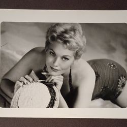 Kim Novak 1955 Bathing Suit TV Movie Actress Painter Portrait 8x10 Glossy Black And White Vintage Still Photo Picture Collectible