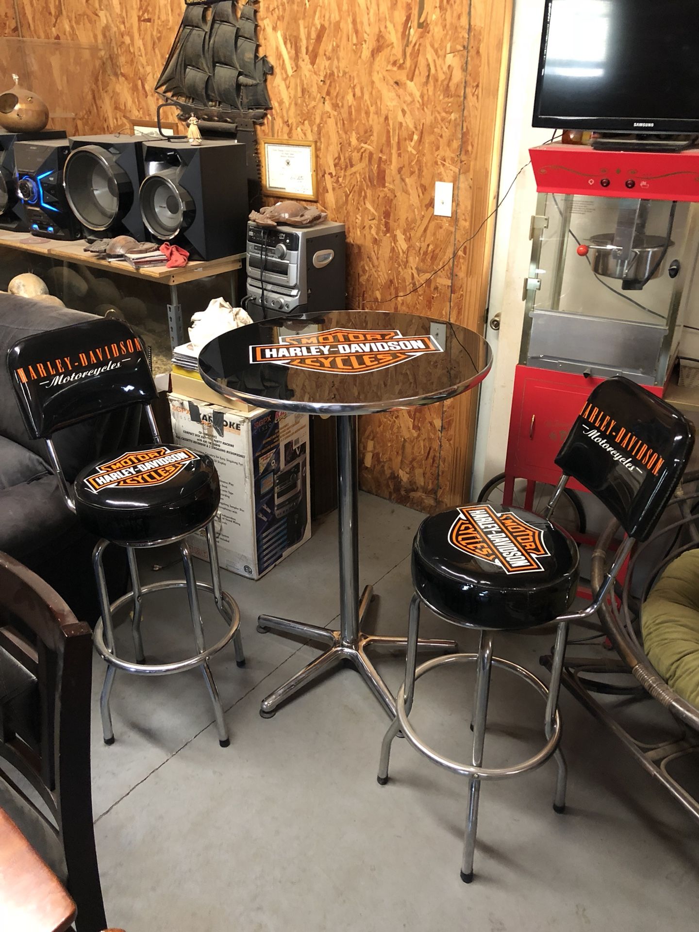 Harley Davidson Pub Table with 2 chairs