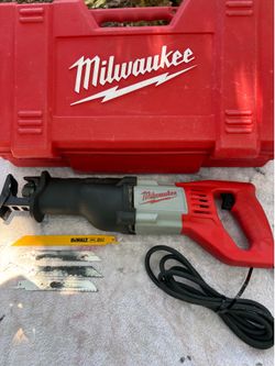 Like New Milwaukee 12 Amp Reciprocat Sawzall-6519/ 31-Clean, Vari Speed, Hard Case, Blades, 8’ Cord,