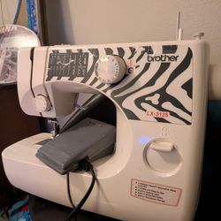 Brother LX135 Seeing Machine With Pedal 