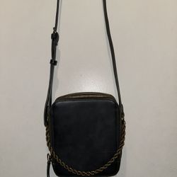 Universal Thread Crossbody bag W/ gold chain