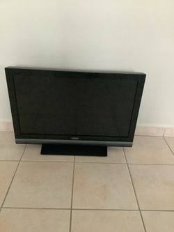 * VIZIO * 32” HIGH DEFINITION HDMI TV . EXCELLENT LIKE NEW CONDITION . MUST BE SEEN TO FULLY APPRECIATE .