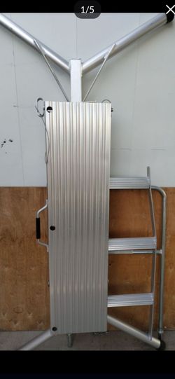 Andamio con escalera y pasamanos