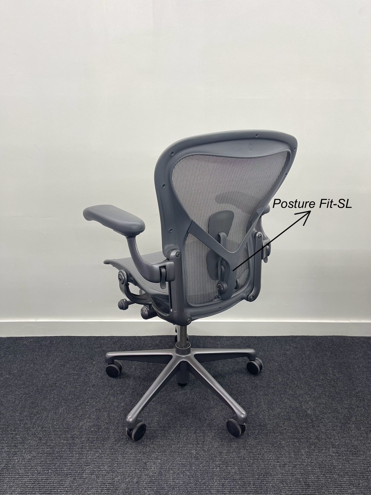 LIKE NEW HERMAN MILLER REMASTERED AERON CHAIR SIZE B, SATIN CARBON FINISH!