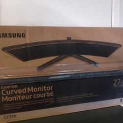 Samsung Essential  27" Curved Monitor 