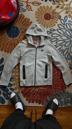 gray nike tech small