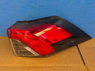 Rav4 2019 2020 2021 2022 2023 2024 2025 taillight