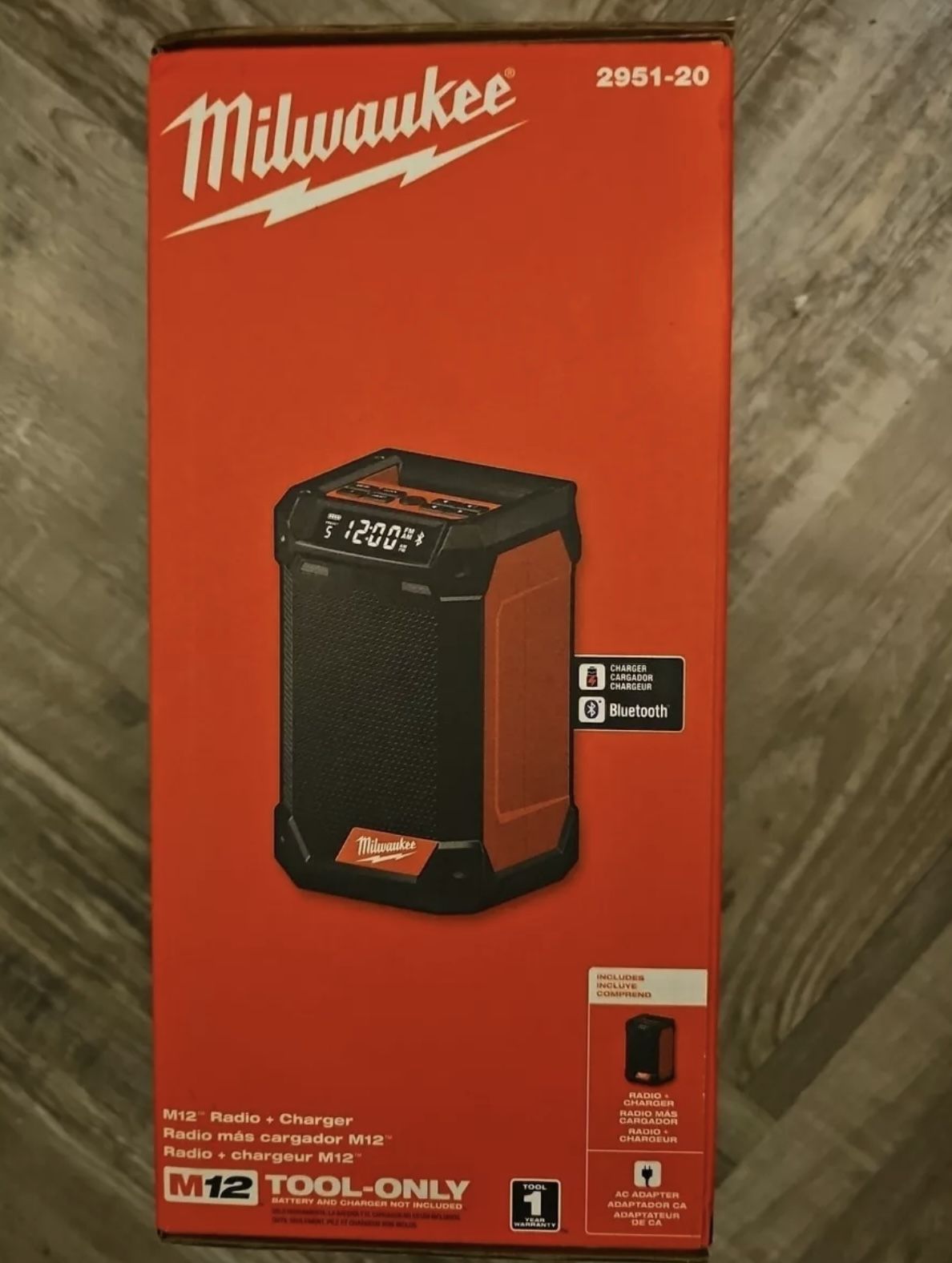 Milwaukee M12 Bluetooth/AM/FM Jobsite Radio. Brand NEW. NUEVO.