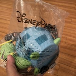 NEW Disney Electrical Parade Light Up Turtle Sip Container With Lanyard