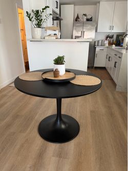 Docksta 40-1/2 inch Round table