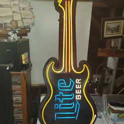 VINTAGE LITE BEER BLACK PLASTIC GUITAR SHAPE MAN CAVE LIGHT