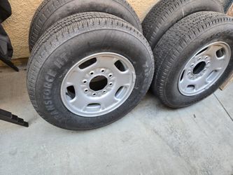 2019 Silverado 2500 OEM Wheels (like new)