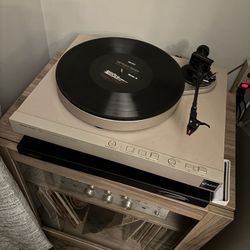 Harmon Kardon T60C Turntable Ortofon Cart