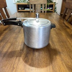 Vintage Hawkins 6.5 Liter Classic Wrought Aluminum Standard Base Pressure Cooker