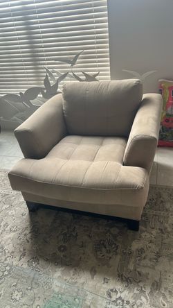 Big cozy chair beige microfiber Cindy Crawford rooms to go