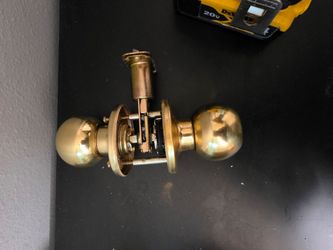 Interior doors knobs