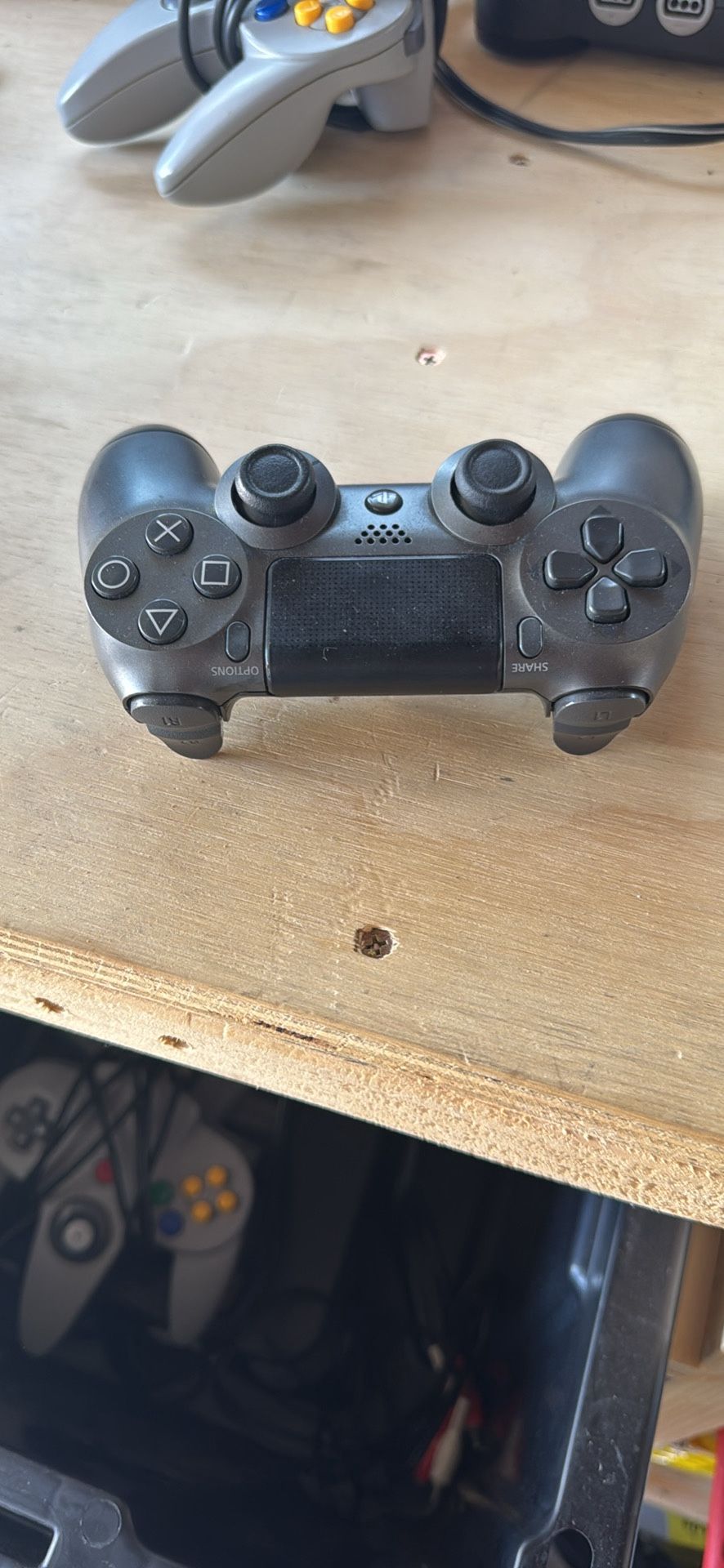 PS4 CONTROLLER
