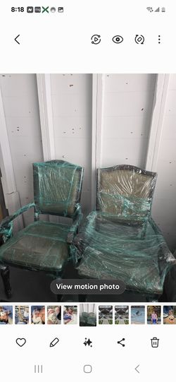 2 DINING ROOM CHAIRSi