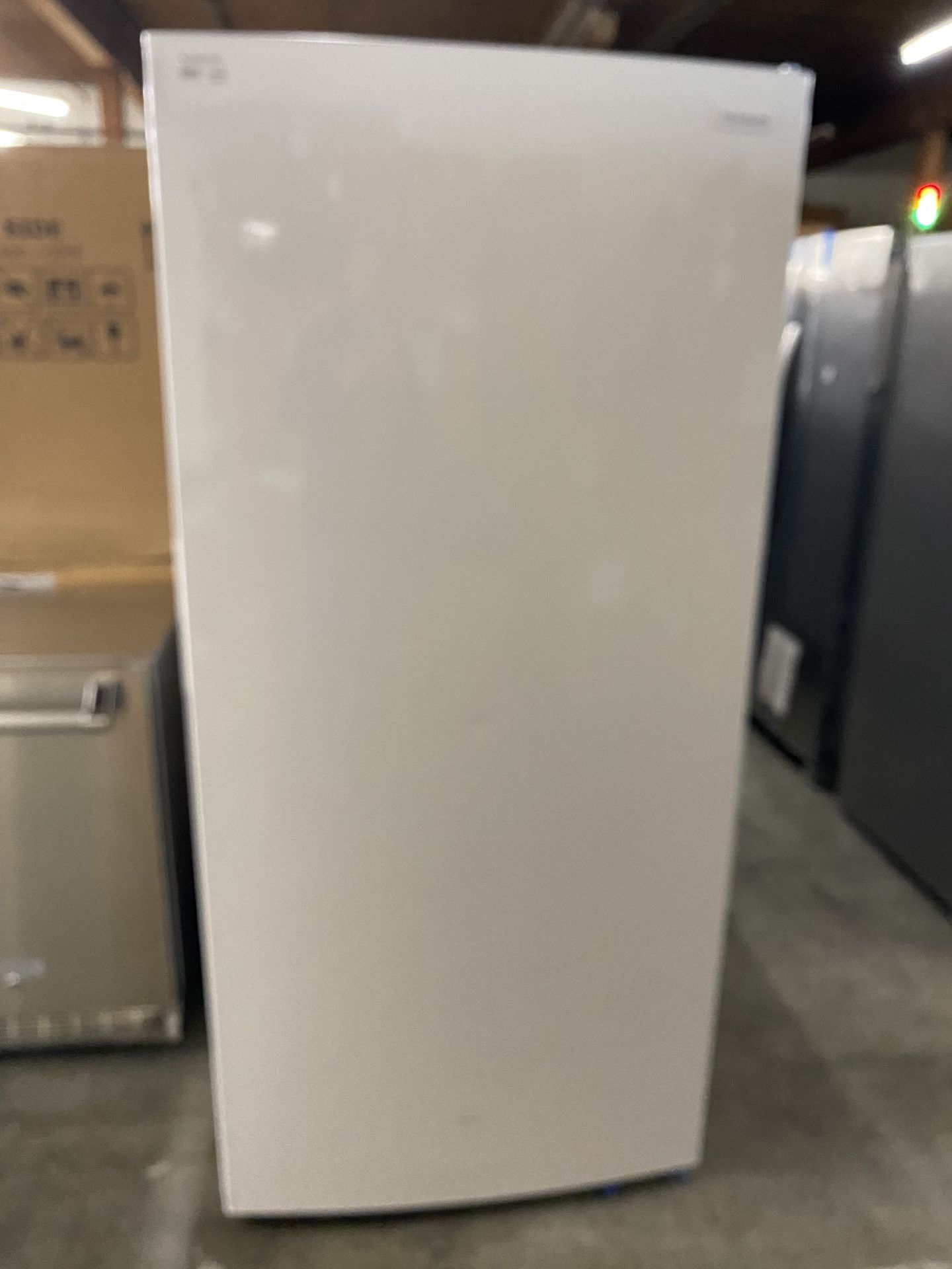 FRUF2020AW 33 Inch Freestanding Upright Freezer