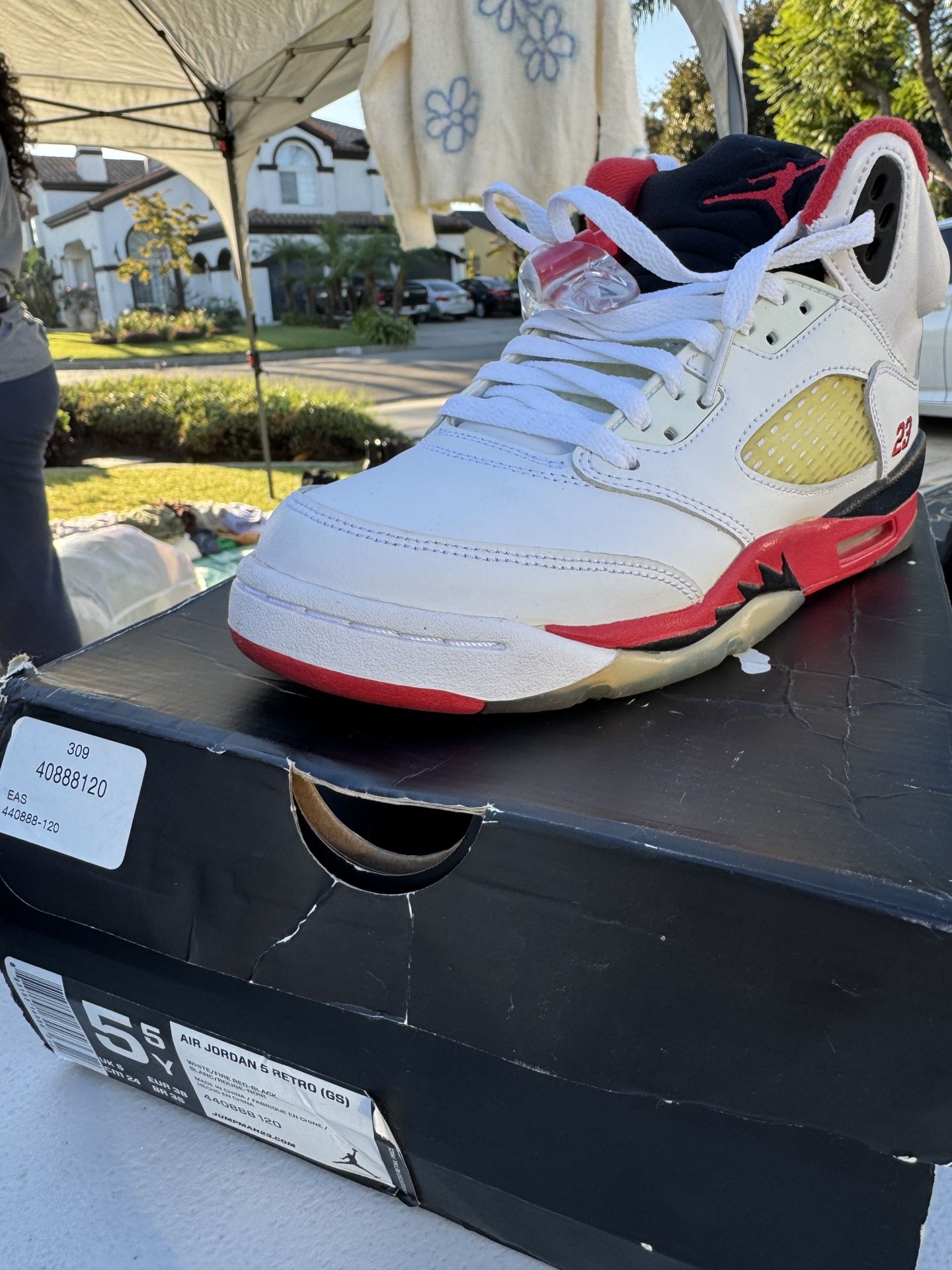 Air Jordan Retro 5 Size 5.5Y