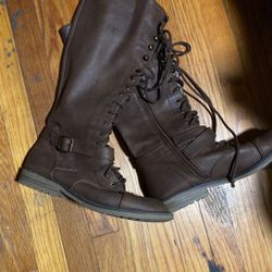 Women’s Combat Lace Up Boots- Size 8