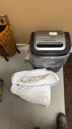 Royal 1620 MX 16 sheet crosscut shredder