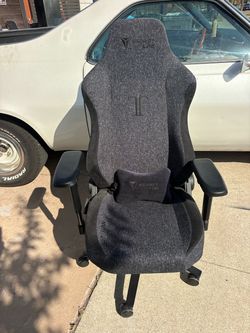 Secretlab TITAN Dark Blue Gaming / Office Chair – $195 – Over Half Off Original Price!