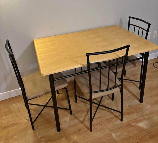 Table With Chairs 
