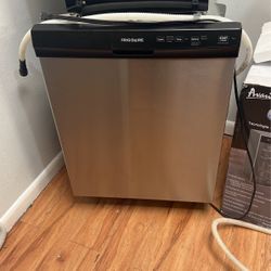 FRIGIDAIRE DISHWASHER 