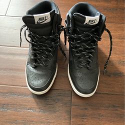 Nike Women High Boot Tennis Shoes