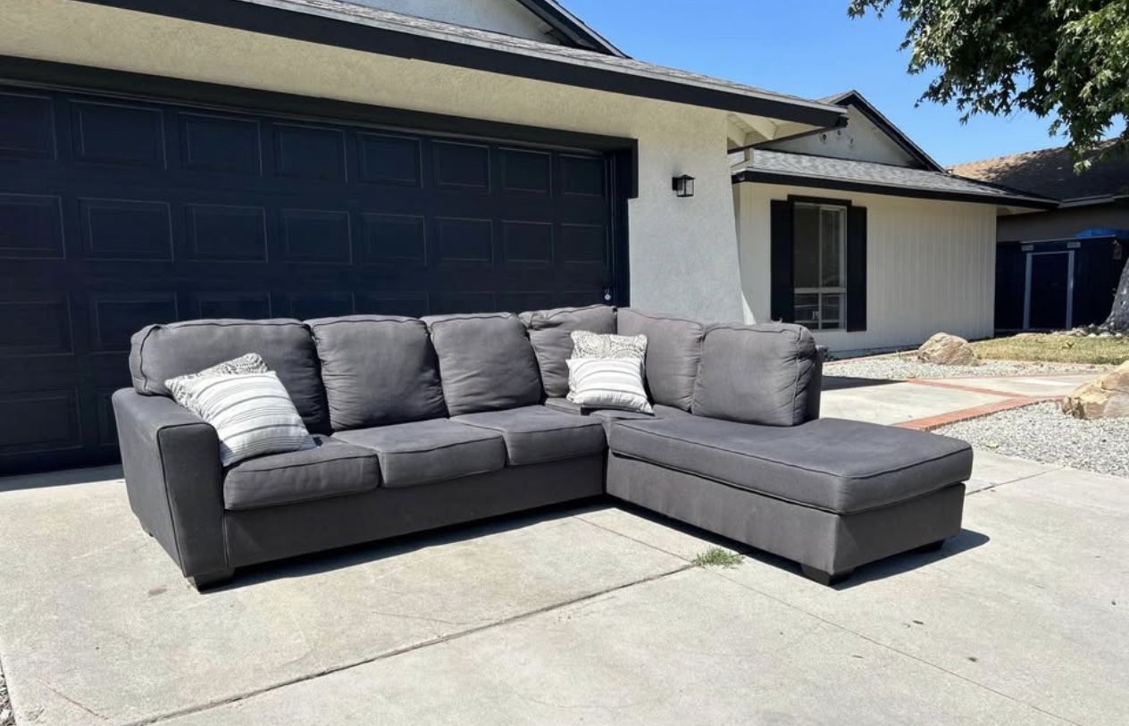 GREY L SHAPED SECTIONAL COUCH!!! 🚚 FREE DELIVERY!!! 🚚