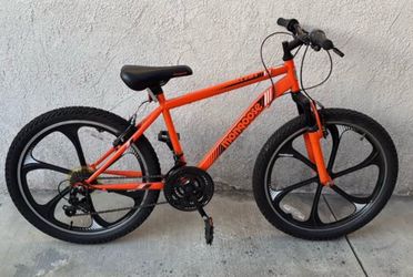 Mongoose 24in mountain bike