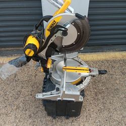 DeWALT  Miter Saw Doble Bevel DWS716  12" $220